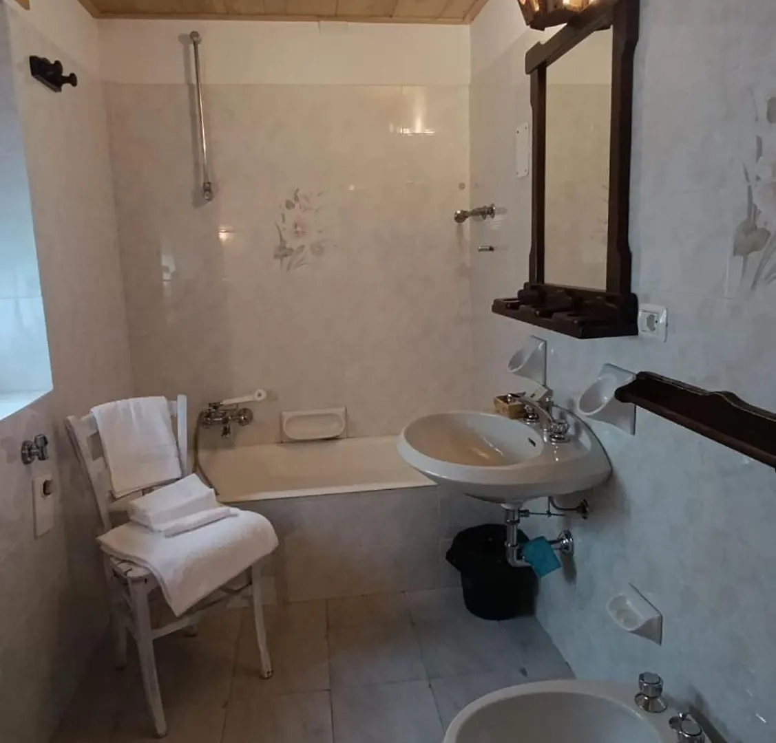 Albergo Diffuso Ornica Nel Cuore Lejlighedshotel